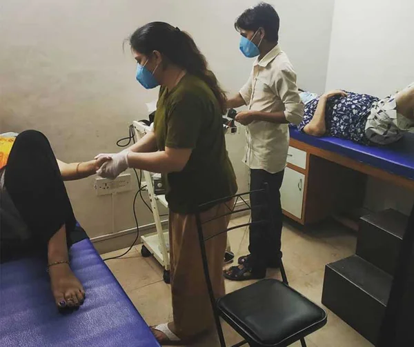 Relieving pain by using Joint mobilisation & Soft tissue Manipulation techniques @MFM
