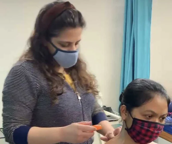 Relieving pain by using Joint mobilisation & Soft tissue Manipulation techniques @MFM
