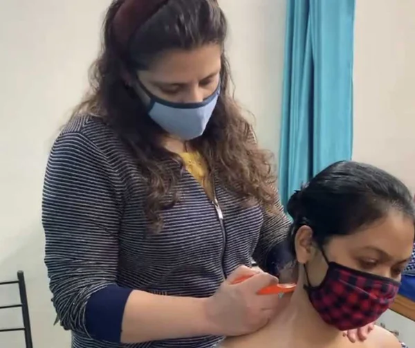 Relieving pain by using Joint mobilisation & Soft tissue Manipulation techniques @MFM